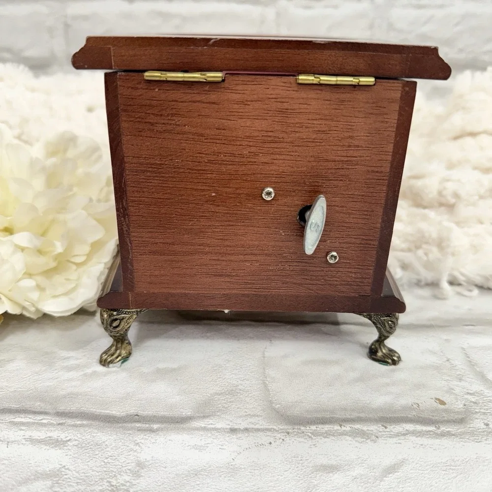 Vtg MeLe Small Wood Claw Foot Jewelry Music Box Stain Glad  Flower Pretty Dainty